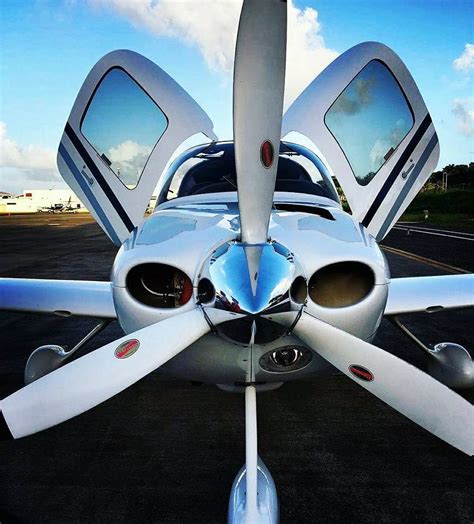 Cirrus Aircraft Sr22