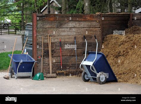 Mucking Out Stable Hi Res Stock Photography And Images Alamy