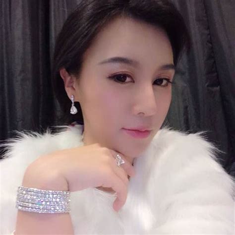 Hot girl ĐH Bắc Kinh gợi cảm trong trang phục cổ trang