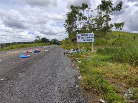 Mesmo Com Placa Proibindo Descarte Lixão Se Forma Em Rodovia E Obriga Motoristas A Desviarem