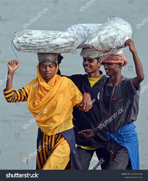 Chittagong Bangladesh 18 December 2022 Women Stock Photo 2239197469