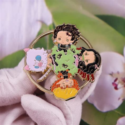 Demon Slayer Kimetsu No Yaiba Brooch Badge Kamado Tanjirou Nezuko