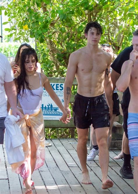 Camila Cabello E Shawn Mendes Curtem Praia Aos Beijos Em Miami Vejas