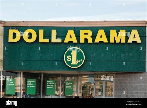 Dollarama store sign and logo facade Stock Photo - Alamy