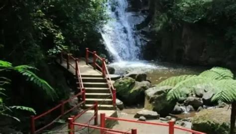 Wisata Hits Majalengka Menikmati Segarnya Air Terjun Di Kaki Gunung