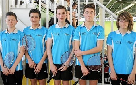 Badminton 56 cadets en tournoi départemental salle Le Drogo Le