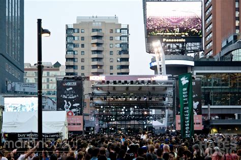 Beautiful photos of Yonge-Dundas Square in Toronto | BOOMSbeat