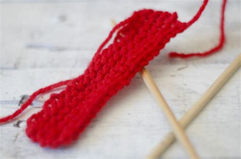 4 Ways to Cast Off - wikiHow | Casting off knitting, Cast off, Diy knitting