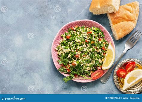 Nourriture Du Moyen Orient Ou Arabe Sur Un Fond Une Salade De Taboulé