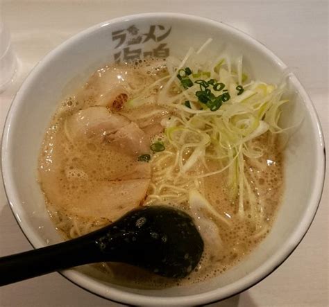 『とんこつラーメン 690円』ラーメン海鳴 福岡空港店のレビュー ラーメンデータベース