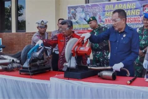 Jaga Kondusifitas Polres Sragen Musnahkan Knalpot Brong Begini