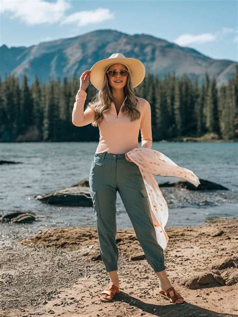 15 Camping Outfit Ideas That Are Both Stylish and Practical – TOPGURL