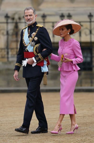 Couronnement De Charles Iii Letizia Despagne Sublime En Ensemble Rose