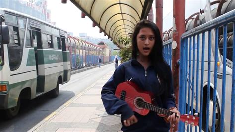 Pengamen Cantik Blok M Nyanyi Lagu Astrit Youtube