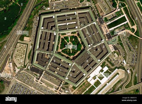 Pentagon aerial view hi-res stock photography and images - Alamy