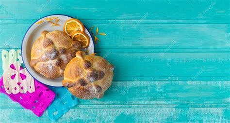 Pan De Muerto Sobre Fondo Azul Comida Típica Mexicana Celebración Del