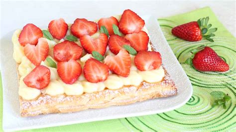 Feuilleté aux fraises et à la crème pâtissière invitant et délicieux