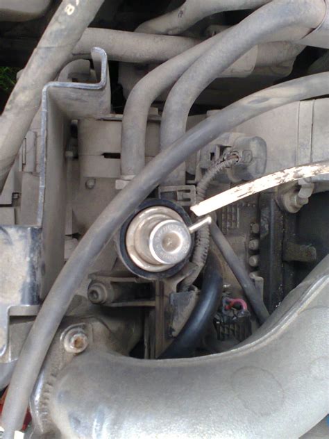 Регулятор давления топлива — Volkswagen Bora (1G), 2 л, 2003 года ...