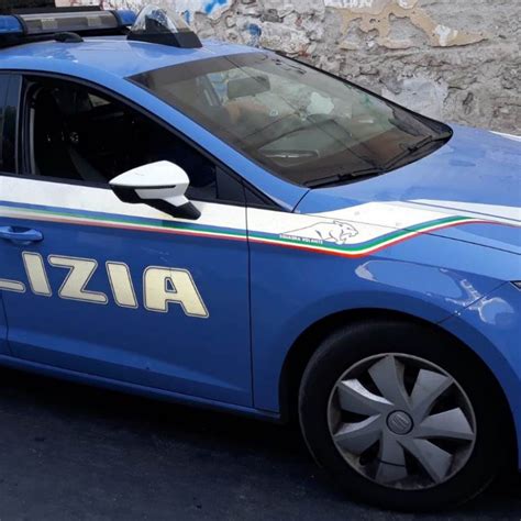 Acireale Rissa Tra Automobilisti All Uscita Del Parcheggio Quattro