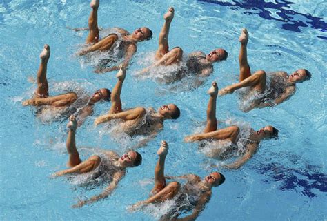 Russia S Synchronised Swim Team Wows Olympic Crowds Express Co Uk