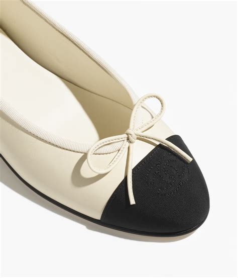 Ballet flats - Calfskin & grosgrain, ivory & black — Fashion | CHANEL