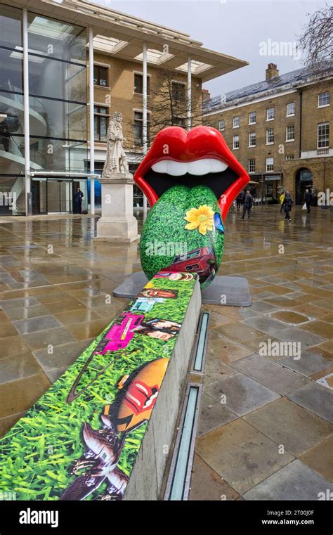 Saatchi Gallery London Hi Res Stock Photography And Images Alamy