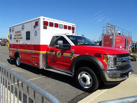 Philadelphia Pa Fire Dept Ems Medic 4 2017 Ford F 450 Flickr