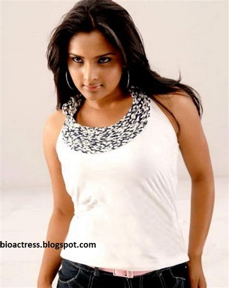 Divya Spandana Exposing Hot And Showing Navel And Cleavage