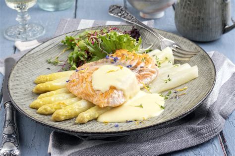 Zalm Met Witte Asperges In Hollandaise Saus Freshly Fish