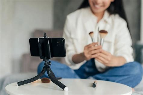 10 Rekomendasi Tripod HP Terbaik Terbaru 2024