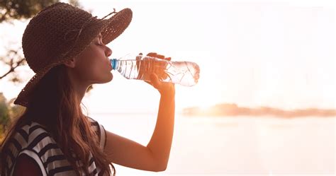 Cómo mantener una buena hidratación en verano Cien por Cien Natural