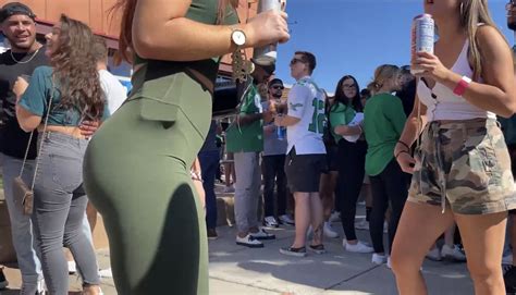 Sexy Phat Ass In Green Leggings Not Oc Spandex Leggings Yoga Pants Forum
