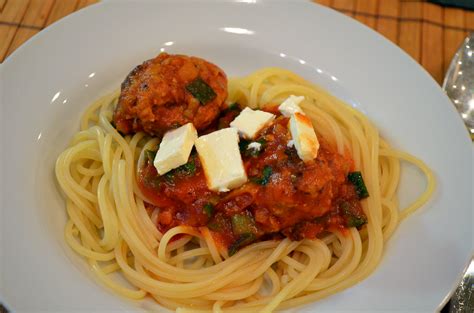 Miri s Kitchen Spaghetti mit Hackbällchen