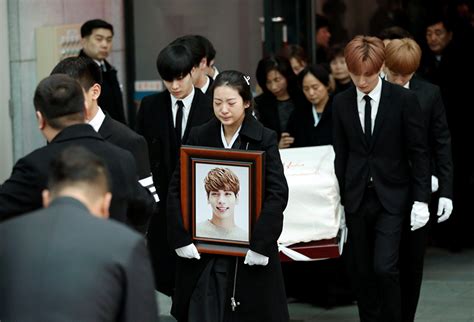 Kim Jong-hyun funeral - Celebrities who died young Photo (40929056 ...