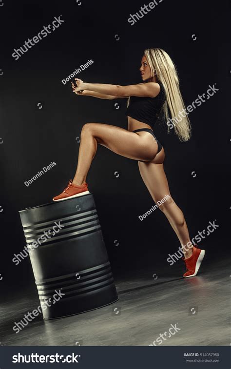 Sexy Fitness Blonde Posing Shows Athletic Stock Photo 514037980 Shutterstock