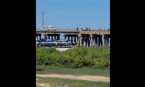 Choca embarcación con puente en Pelican Island en Texas Uniradio Informa