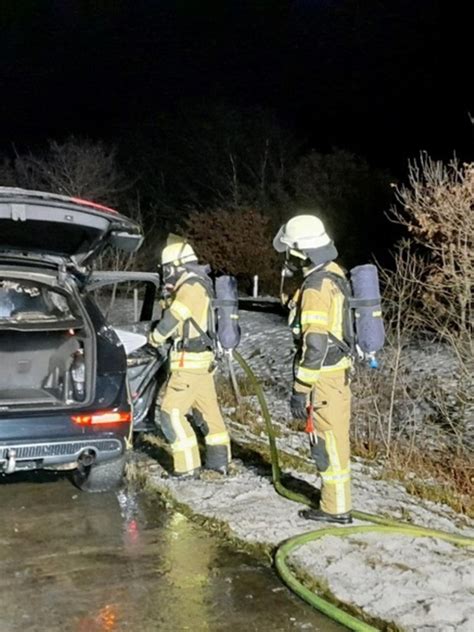 Fw Bremerhaven Pkw Brennt Auf Autobahn In Voller Ausdehnung