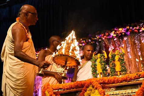 Greetings On Gaur Purnima Festival गौर पूर्णिमा महोत्सव पर उमड़ी