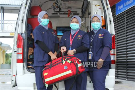 Usm News Portal Nur Azwa Tidak Kekok Pandu Dan Kendali Ambulans