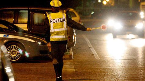 Incidente Con Un Ubriaco Alla Guida La Polizia Ritira Una Patente A