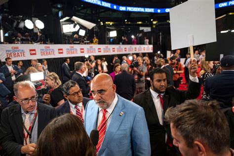 Trump campaign advisor does not carry a gun while around ex-president ...