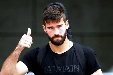 Alisson Becker Atau Ederson Moraes Siapa Lebih Layak Jadi Kiper Utama