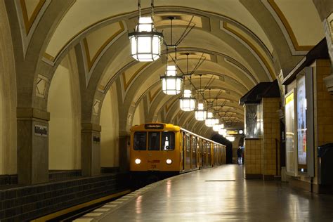 Triebzug Der Baureihe A E Baujahre Bis Wartet In Der Am