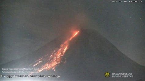 Update Terbaru Gunung Merapi Luncurkan Lava Pijar Sejauh Meter Ke