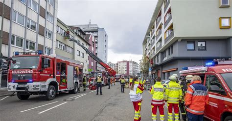 Feuer In Imbiss Wohnhaus In Pforzheim Nach Brand Evakuiert