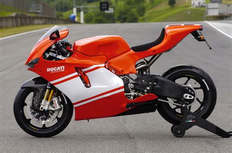 XXX: Ducati Desmosedici RR - Asphalt & Rubber