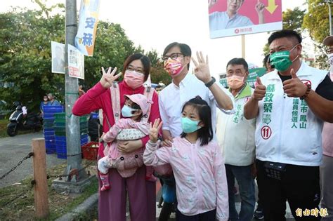 陳其邁率綠營「鳳山隊」市場拜票 黃捷、李雨蓁團結「邁」進 政治 自由時報電子報