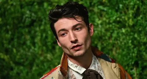 Ezra Miller Protagonista De The Flash Enfrentar Cargos Por Un