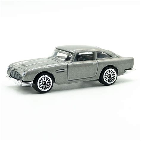 Машинка Hot Wheels Aston Martin 1963 DB5 Новинка Case E 2024 купить с доставкой по выгодным