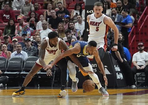 Nba Cj Mccollum Scores Pelicans Add To Heat S Home Woes